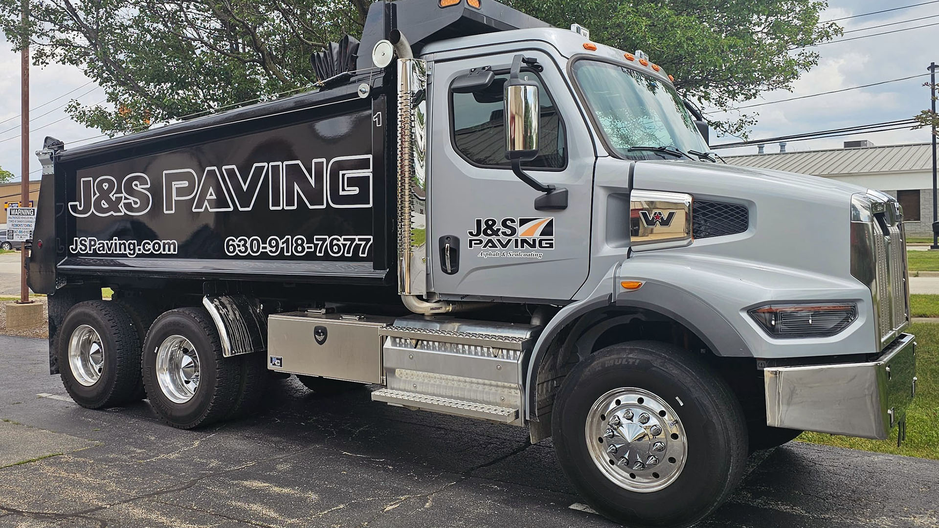 Carol Stream IL residential and commercial asphalt paving